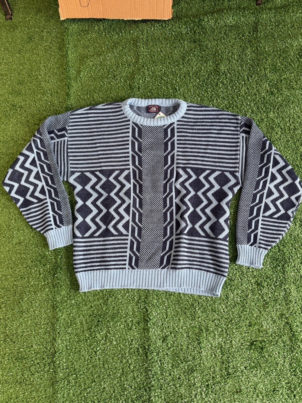 Men's Geometric Pattern Crewneck Sweater - Light Blue & Navy